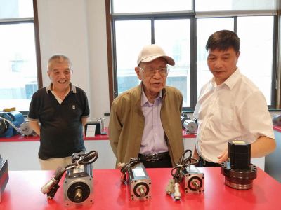 工程院院士潘镜芙莅临我司考察