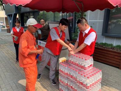 太平微特爱心接力“红心茶亭”送清凉活动